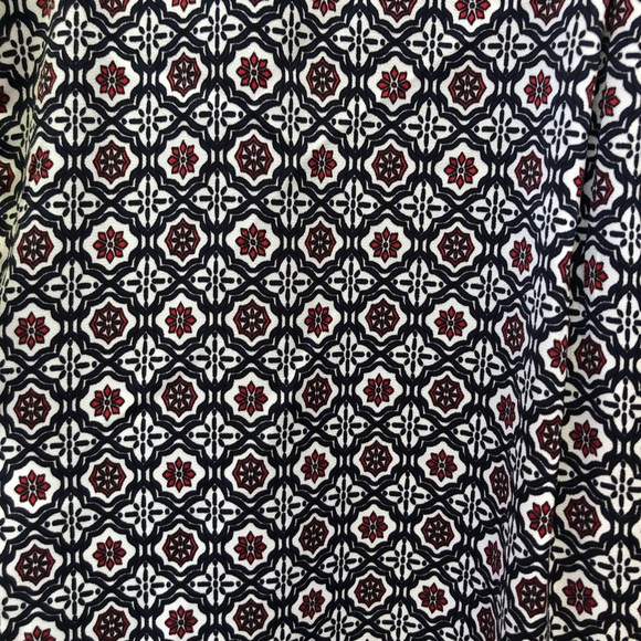 Liz Claiborne Red & Black Patterned Blouse size Large - Picture 5 of 7